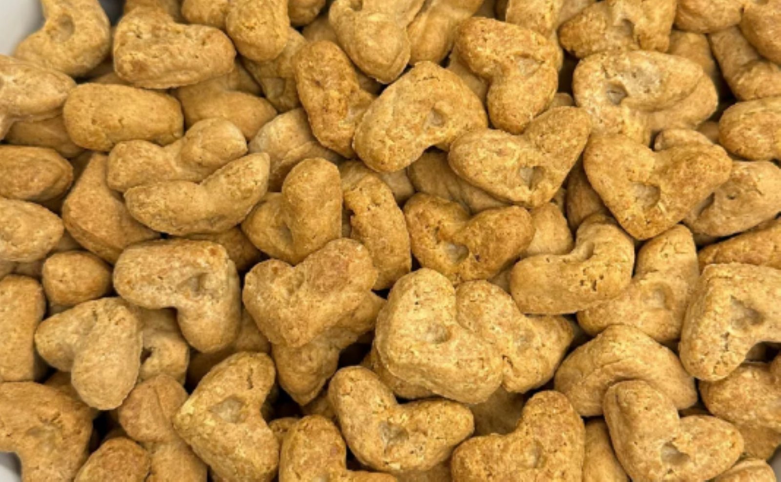 0ca572cd-5daba1_5c2f31268f614eb9bb6079827d866150_mv2.jpg Banana Cinnamon Crunch Dog Treats | Wholesale Bulk Dog Treats | Made in USA - Image 1